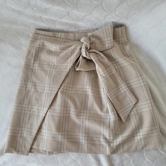 Wilfred Tie Front Skirt in Cream Plaid - Picture 3 of 7